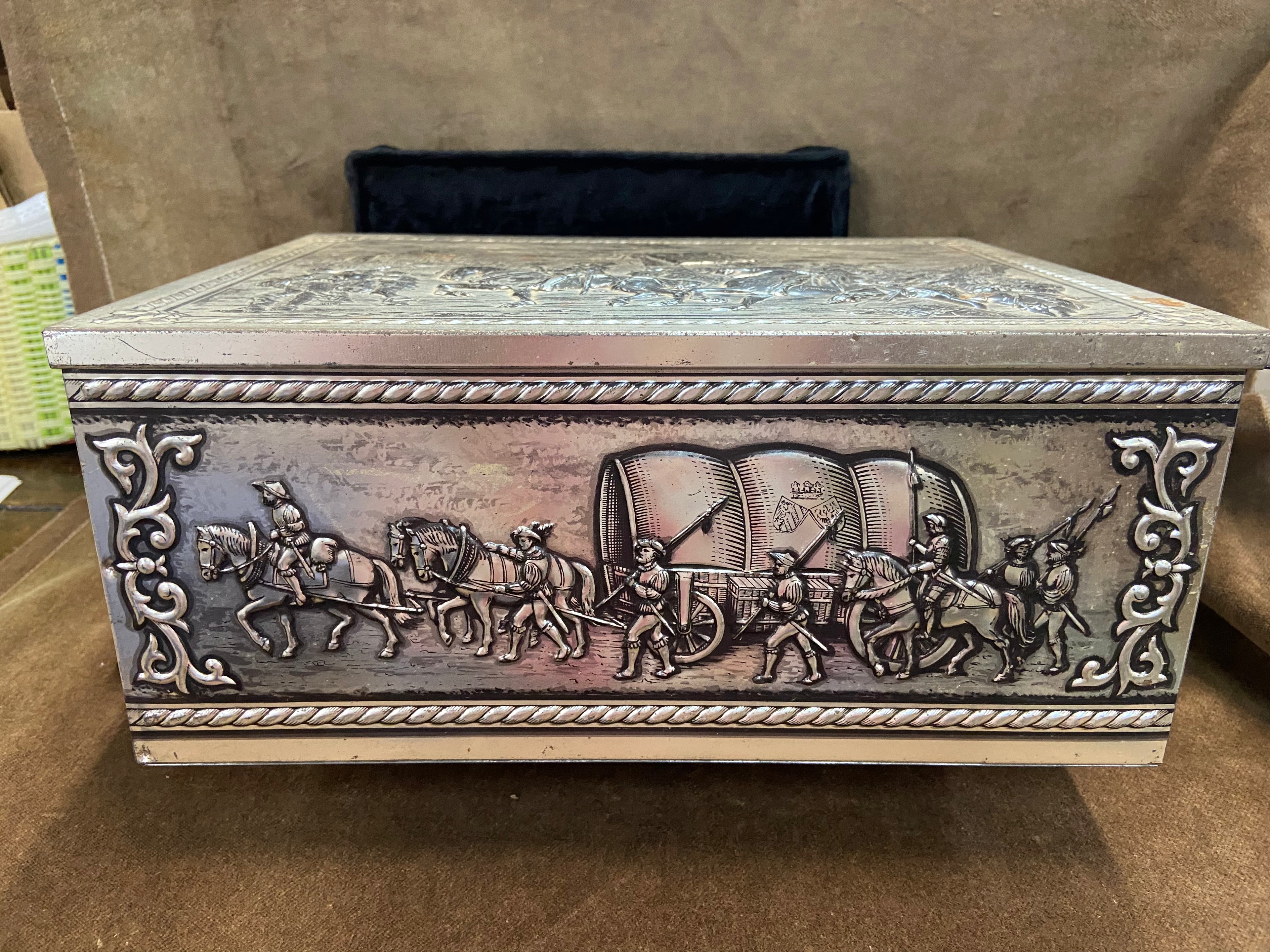 Vintage-German Scholler Metal Tin Box