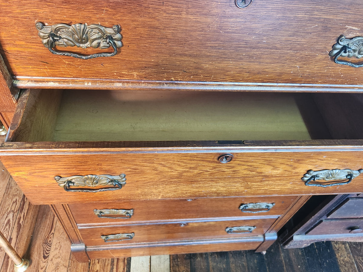 Antique Victorian or Eastlake-Style Oak Chest of Drawers