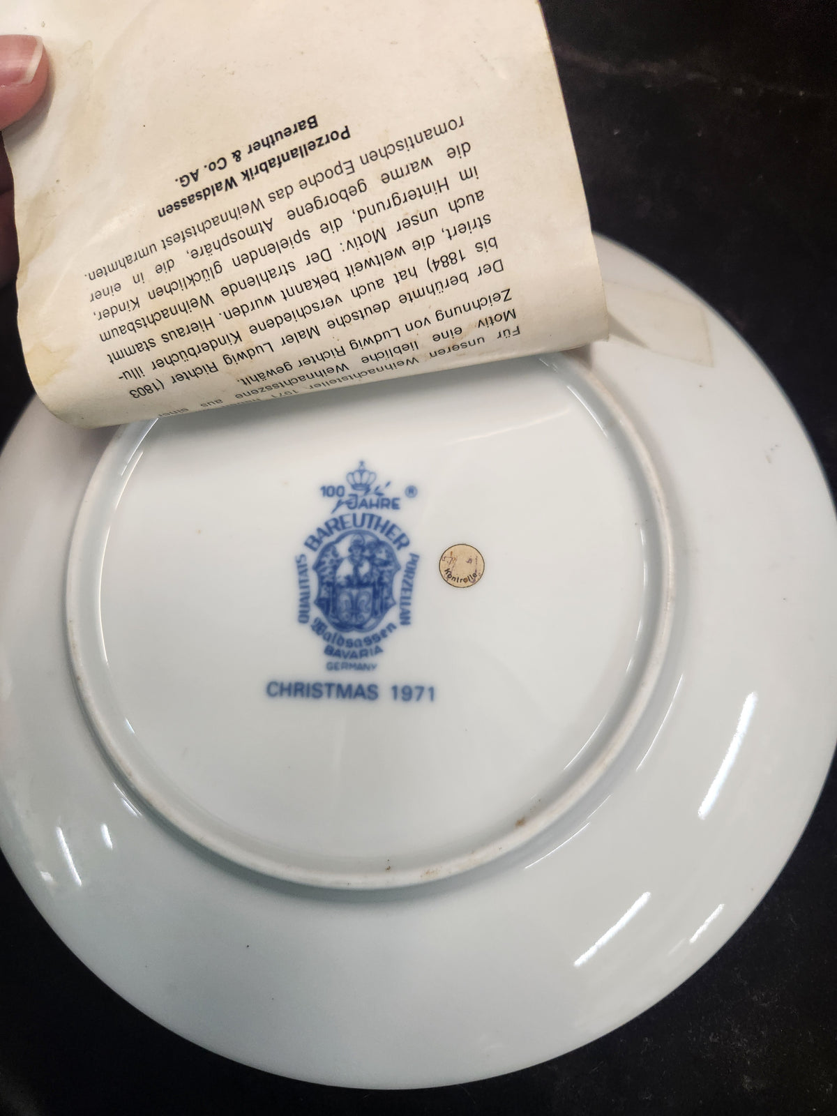 Vintage Cobalt Blue Porcelain Christmas Collector Plate from Bareuther Bavaria Germany, Featuring Two Children