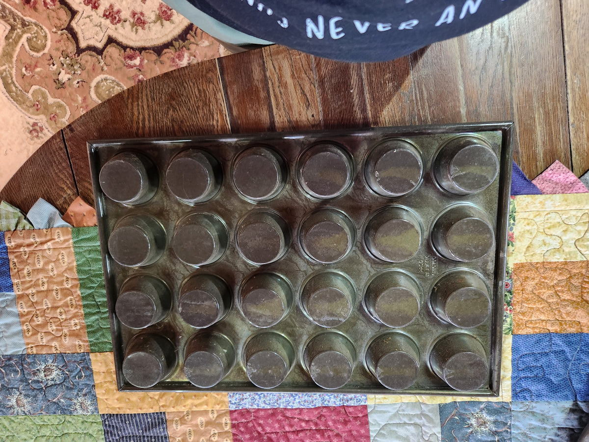 Vintage Metal Baking Pan 24-cup Muffin Tin