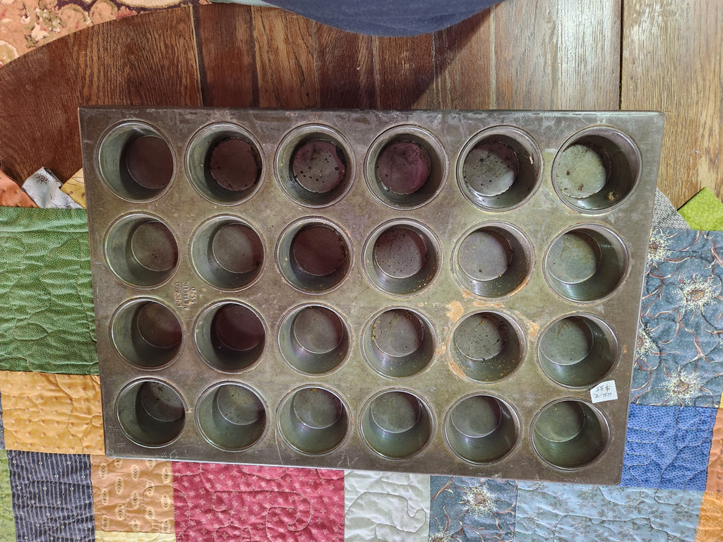 Vintage Metal Baking Pan 24-cup Muffin Tin
