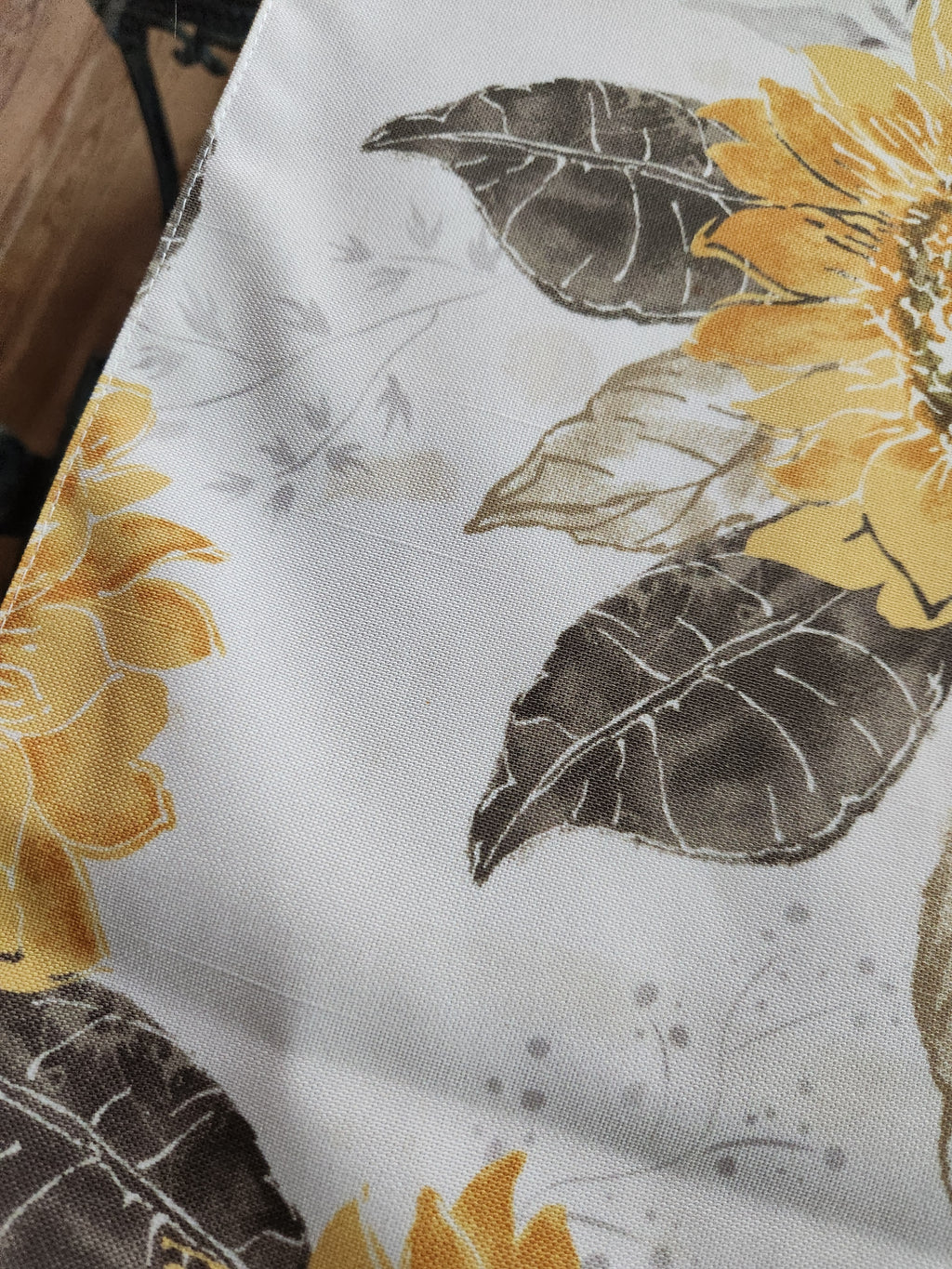 Hearth and Home Flower Table Runner