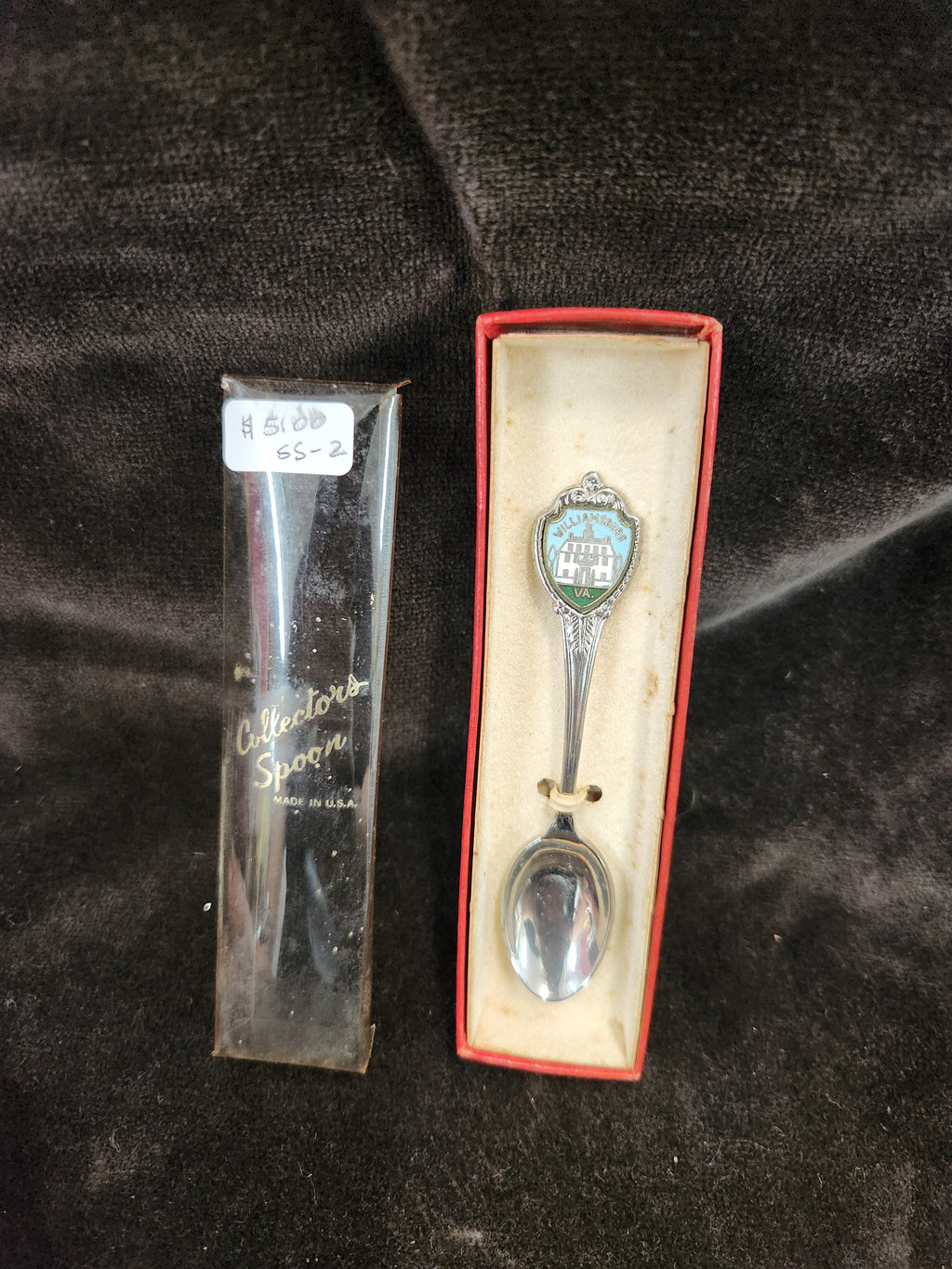 Vintage Metal Souvenir Spoon from Williamsburg, Virginia, Featuring an Enameled Shield Handle Design