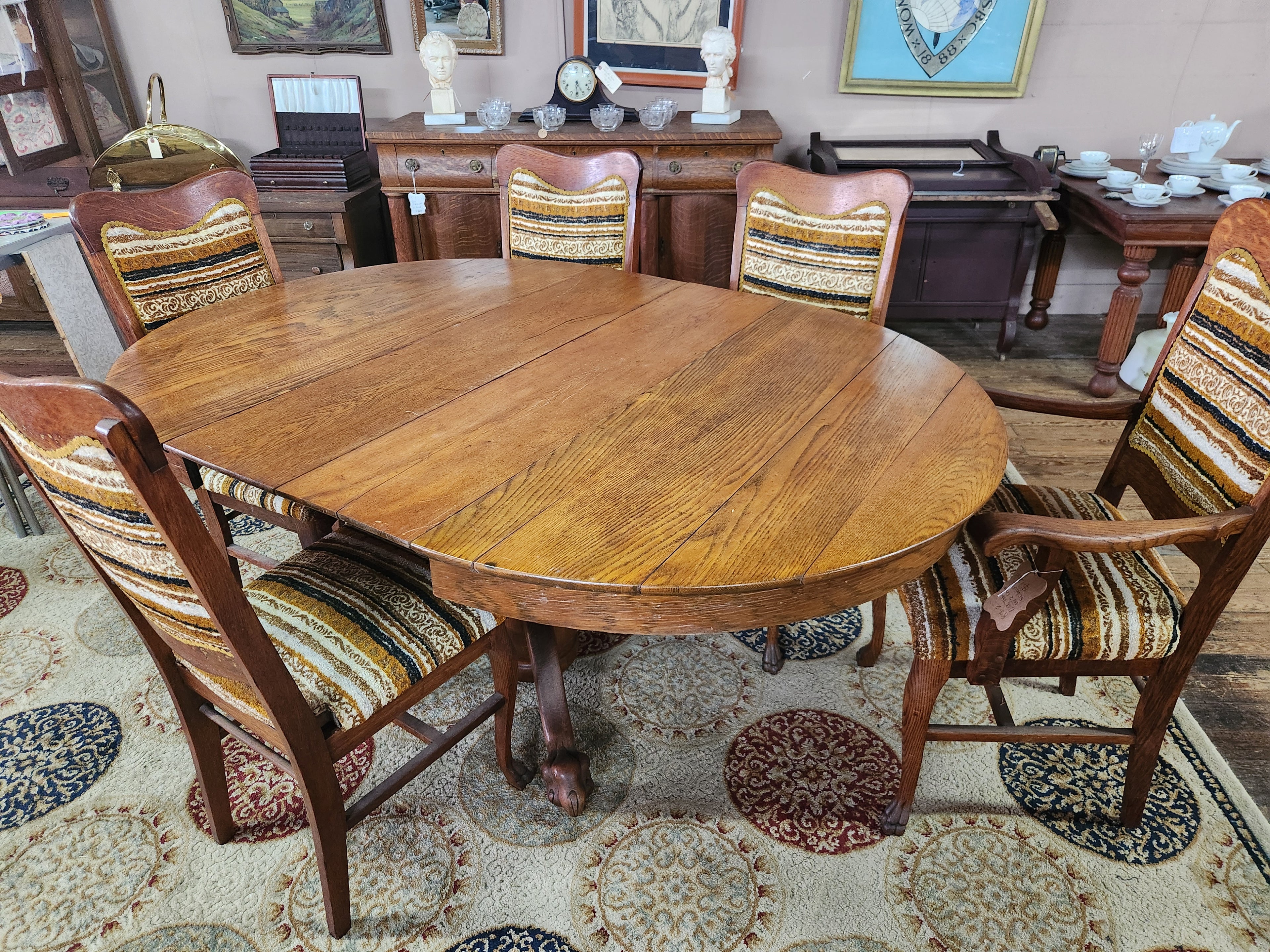 Antique Quarter-Sawn Oak Extension Dining Table with Carved Lion Paw Foot Pedestal & 5 Retro Chairs