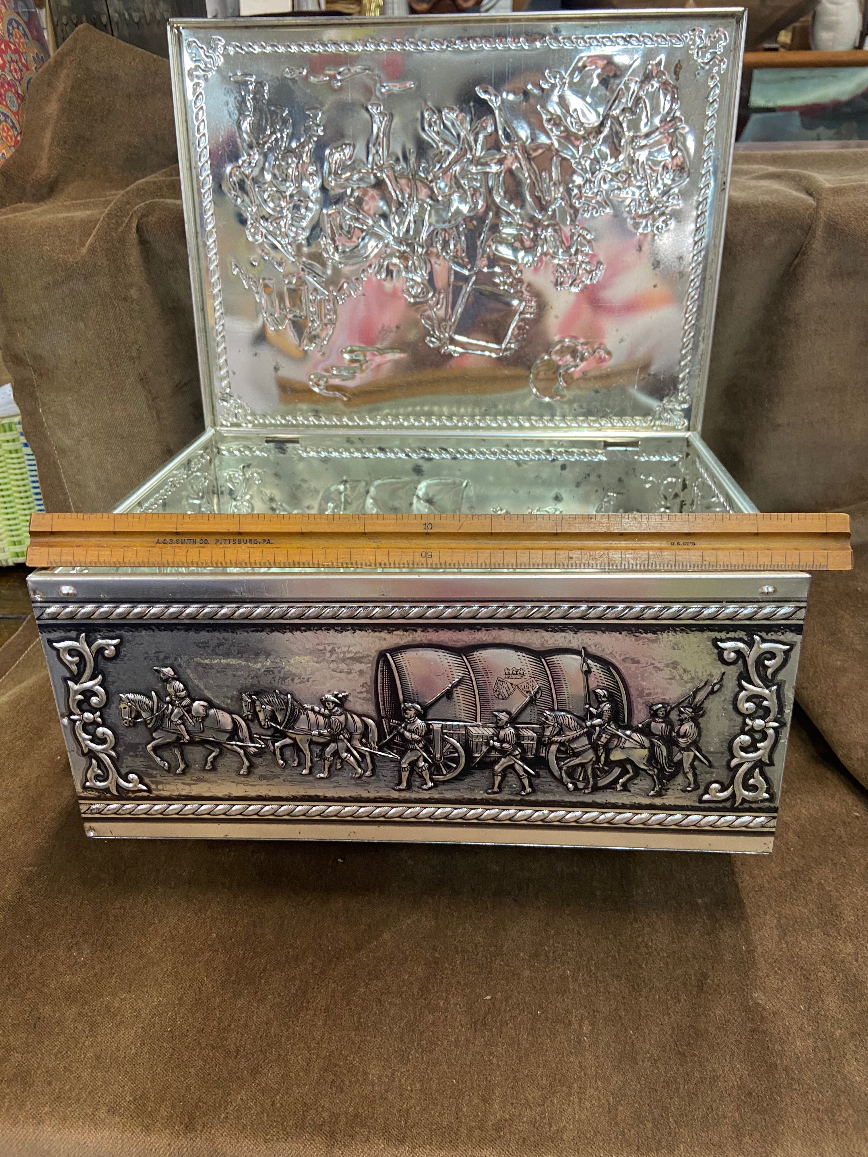 Vintage-German Scholler Metal Tin Box