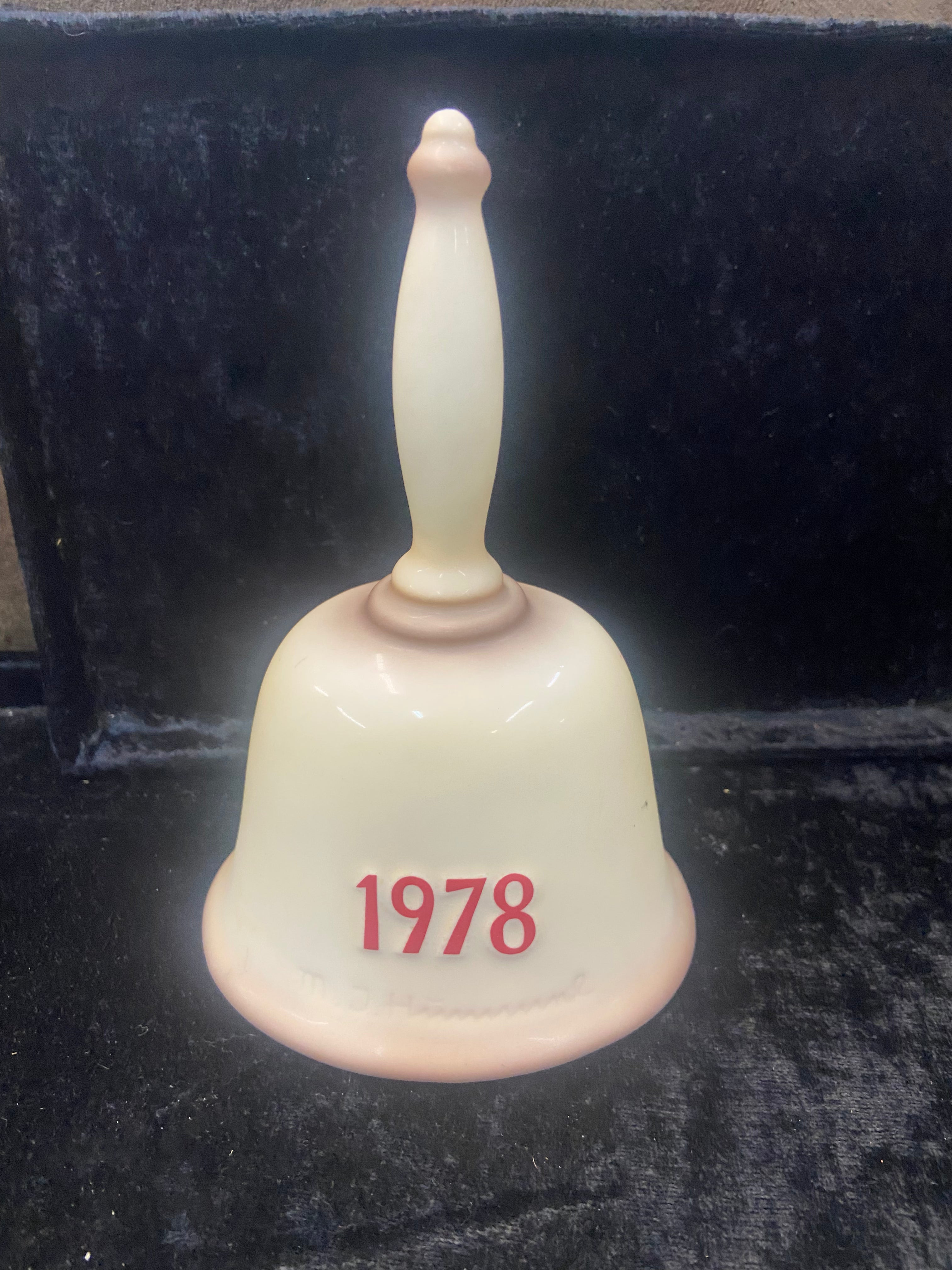 VIntage 1978 M.I. Hummel First Edition Annual Bell Goebel West Germany