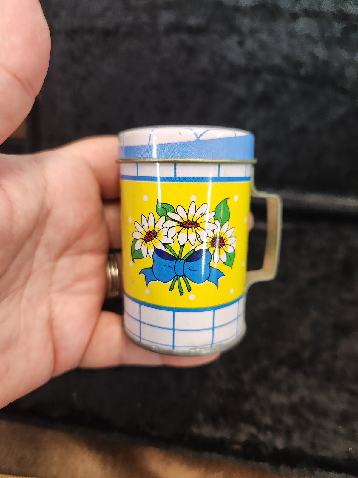 Vintage Tin S& P Shakers Country Flowers