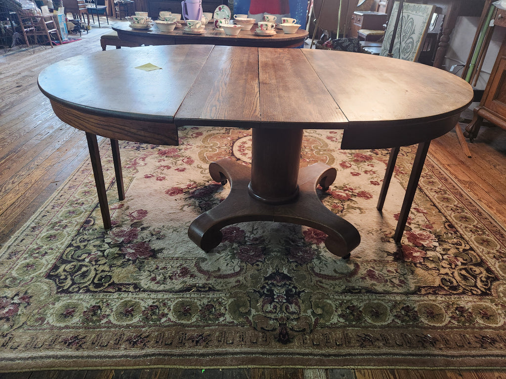 Antique Tiger Oak Expandable Pedestal Dining Table Early 1900s