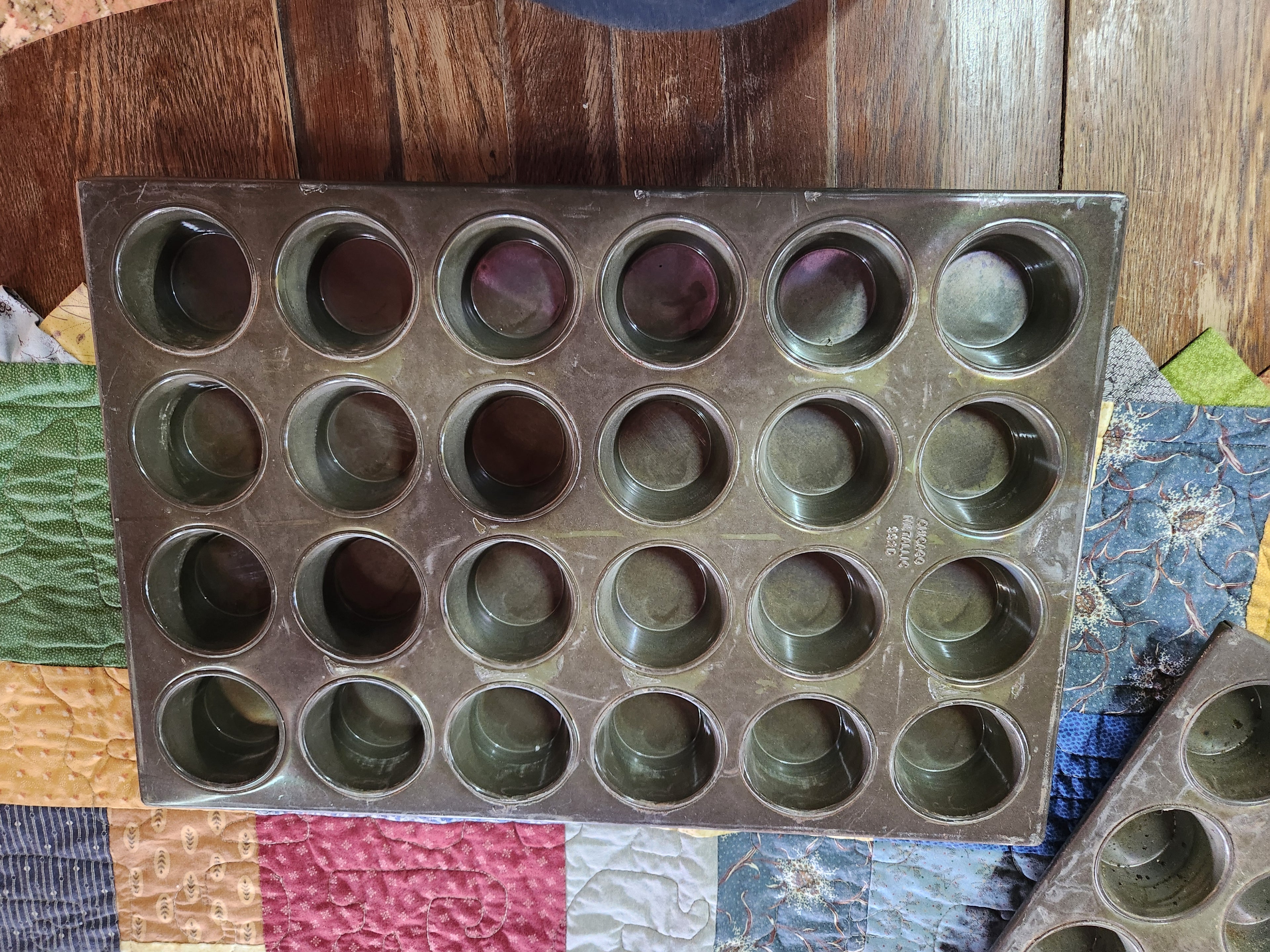 Vintage Metal Baking Pan 24-cup Muffin Tin