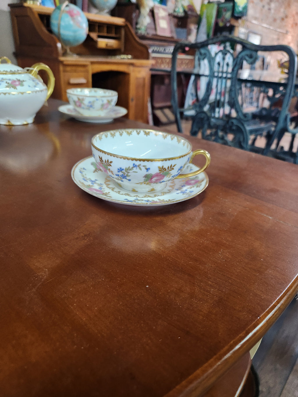 Limoges Teapot with 6 Cups/Saucers and Sugar Bowl/Creamer